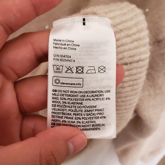 H&M Beige Long Sleeve Comfy Pearl Round Neck Sweater Size Small - Picture 3 of 16